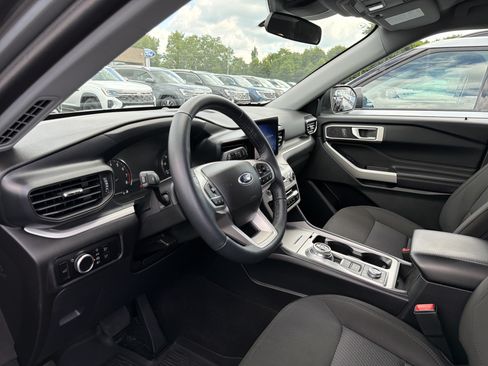 Used 2023 Ford Explorer XLT AWD/4WD image 8