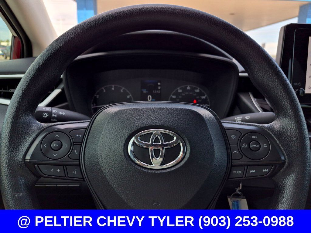 Used 2025 Toyota Corolla LE FWD image 17