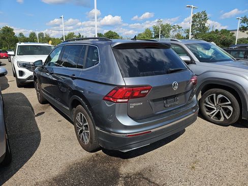 Used 2021 Volkswagen Tiguan SE w/ Panoramic Sunroof Package AWD/4WD image 2