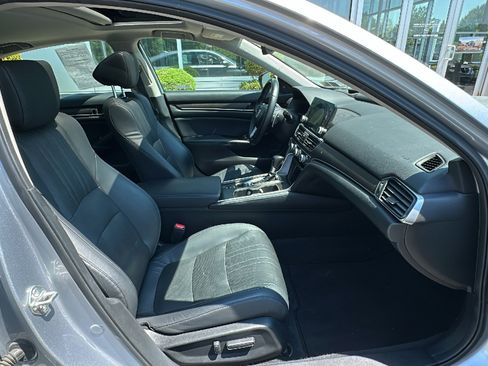 Used 2018 Honda Accord Touring image 25