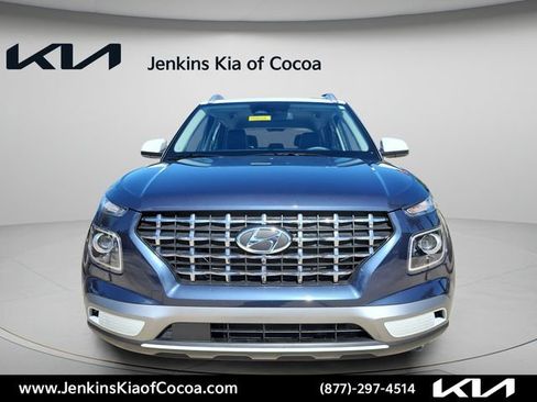 Used 2023 Hyundai Venue Limited FWD image 12