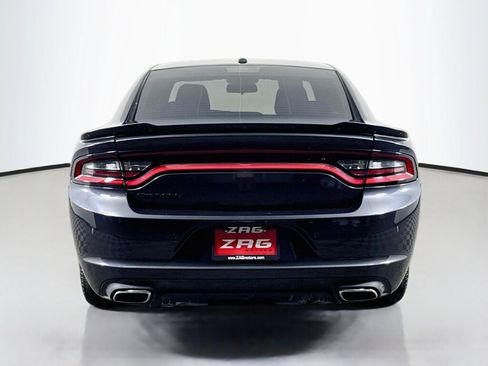Used 2017 Dodge Charger SE w/ Blacktop Package RWD image 4