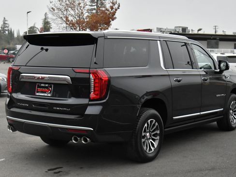 Used 2023 GMC Yukon XL Denali image 8