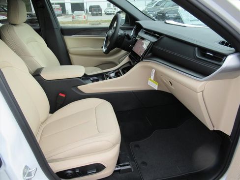 New 2026 Jeep Grand Cherokee Limited RWD image 10