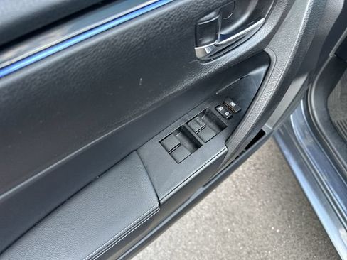 Used 2017 Toyota Corolla SE FWD image 14