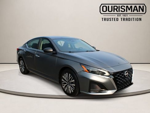 Used 2024 Nissan Altima 2.5 SV FWD image 2