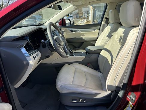 Used 2018 Cadillac XT5 Premium Luxury w/ LPO, Wheel Lock Package image 12