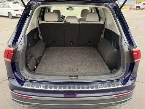 Used 2023 Volkswagen Tiguan SE image 24
