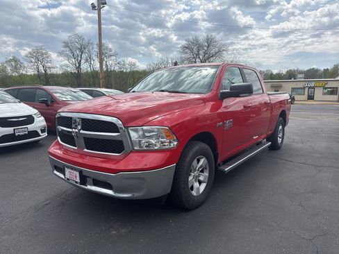 Used 2020 RAM 1500 Classic SLT w/ Luxury Group RWD image 3