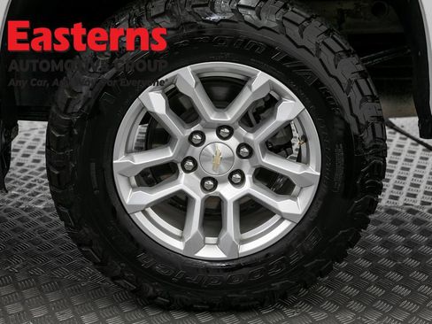 Used 2023 Chevrolet Silverado 1500 LT AWD/4WD image 31