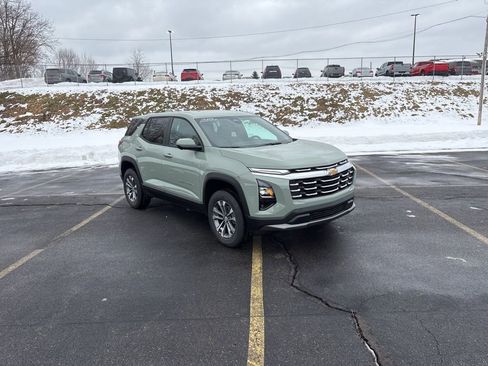 New 2026 Chevrolet Equinox LT w/ Convenience Package II FWD image 2