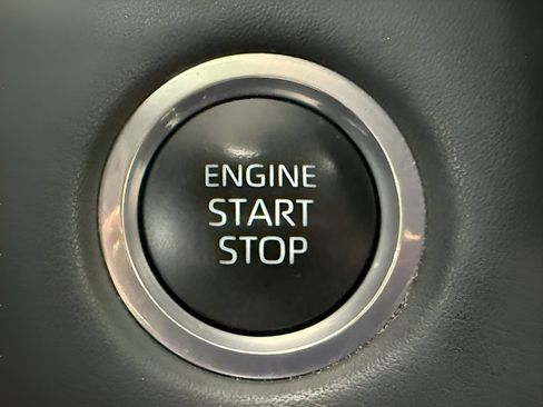 Used 2024 Toyota Highlander LE FWD image 24