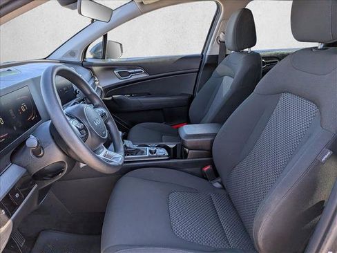 Used 2024 Kia Sportage LX image 11