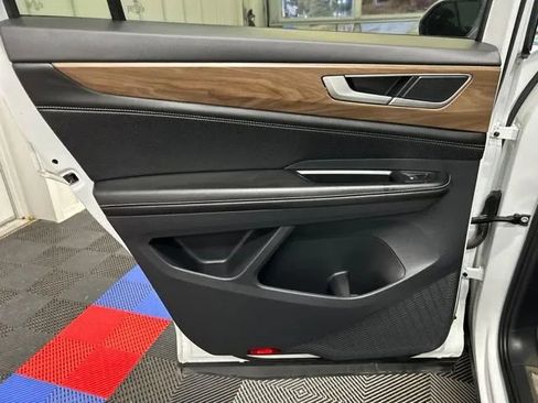 Used 2024 Volkswagen Atlas SE AWD/4WD image 11