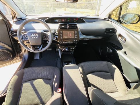 Used 2020 Toyota Prius LE image 17