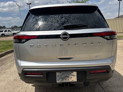 Used 2024 Nissan Pathfinder SV w/ SV Premium Package image 4