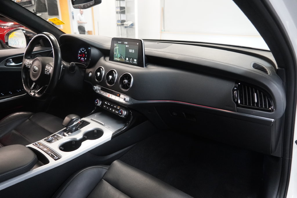 Used 2018 Kia Stinger GT2 image 37