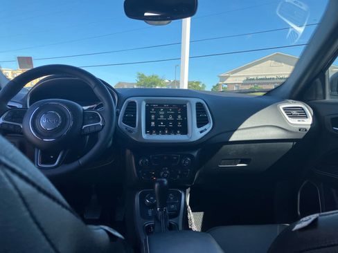 Used 2021 Jeep Compass Latitude AWD/4WD image 29