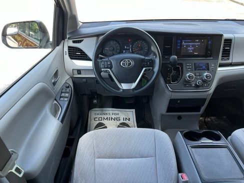 Used 2016 Toyota Sienna LE w/ Outdoor Package FWD image 26