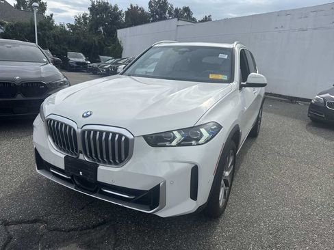 Used 2025 BMW X5 xDrive40i w/ Premium Package AWD/4WD image 3