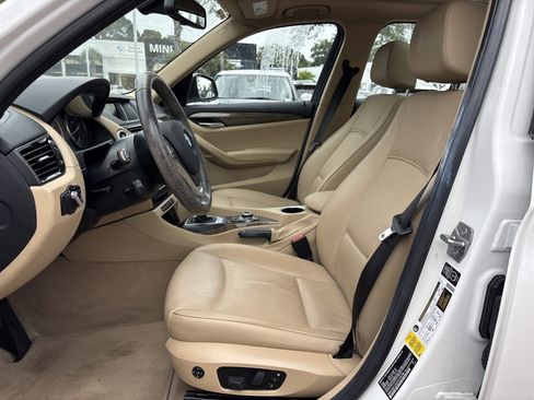 Used 2015 BMW X1 sDrive28i RWD image 16