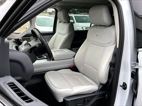 Used 2025 Ford Expedition Max Platinum image 7