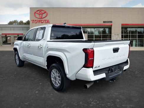 Certified 2025 Toyota Tacoma SR5 AWD/4WD image 6