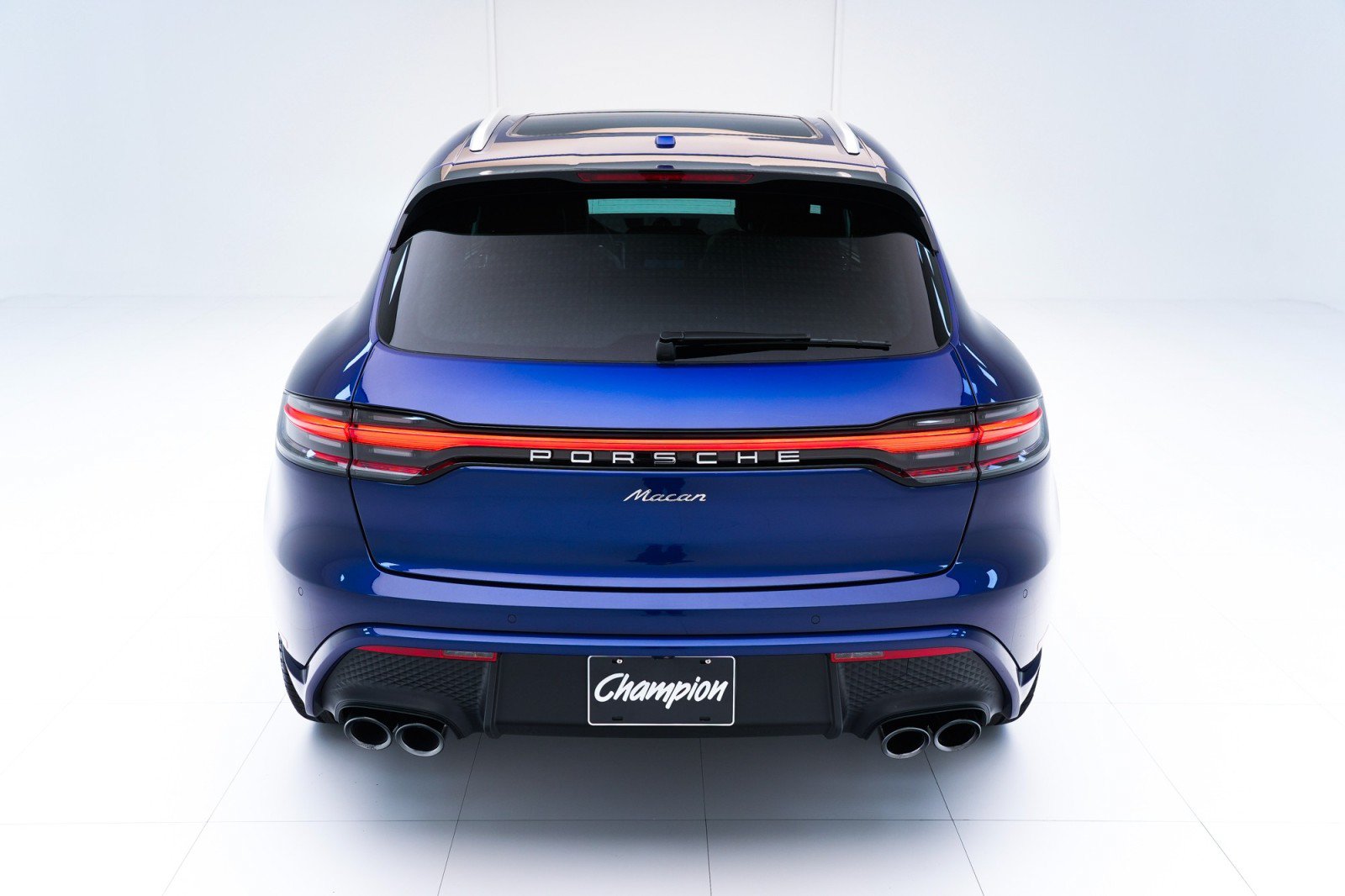 Certified 2024 Porsche Macan AWD/4WD image 10