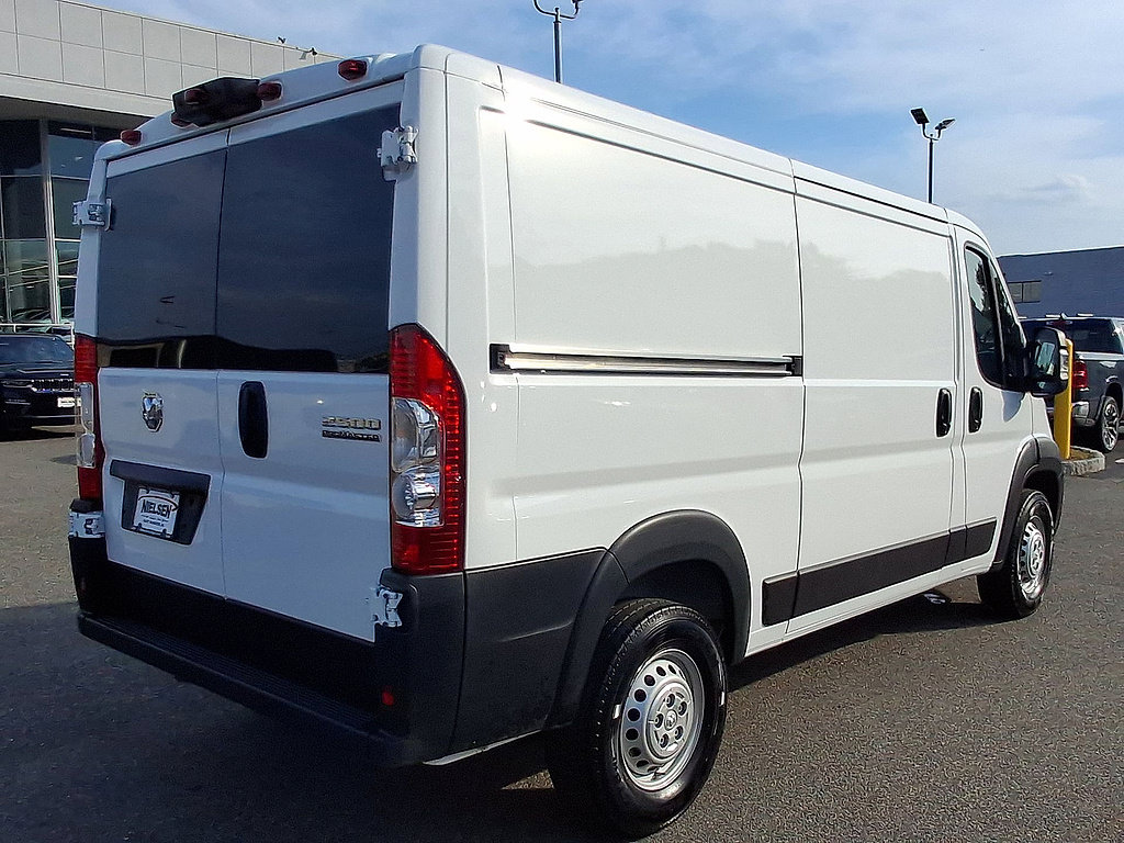 Used 2025 RAM ProMaster 2500 w/ U-Haul Equipment Group FWD image 31