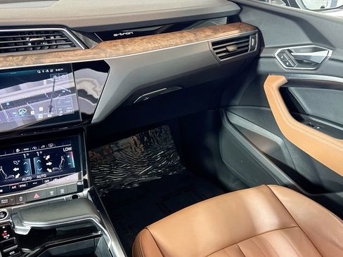 Used 2022 Audi e-tron Premium image 21