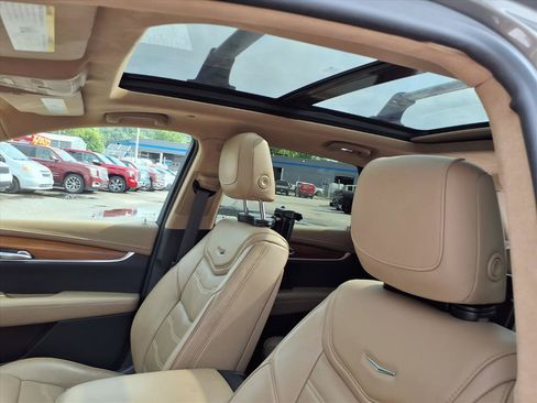 Used 2019 Cadillac XT5 Platinum AWD/4WD image 12