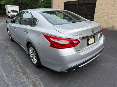 Used 2016 Nissan Altima 2.5 S w/ Power Driver Seat Package FWD image 10