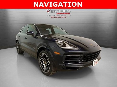 Used 2019 Porsche Cayenne w/ Premium Package image 3
