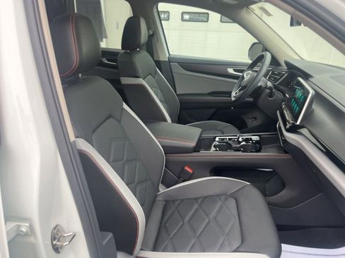 Used 2024 Volkswagen Atlas Peak Edition SE AWD/4WD image 13