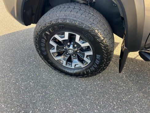 Used 2021 Toyota Tacoma TRD Off-Road w/ TRD Premium Off Road Package image 27