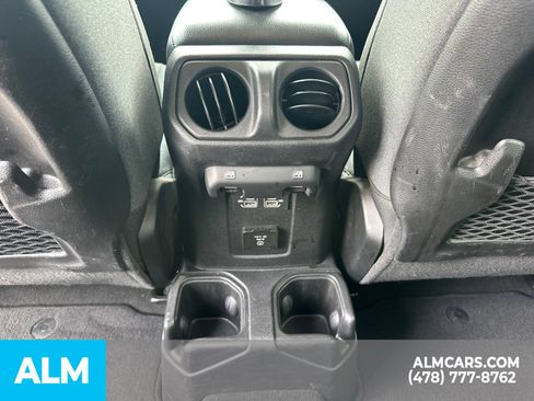 Used 2025 Jeep Wrangler Unlimited Rubicon AWD/4WD image 26