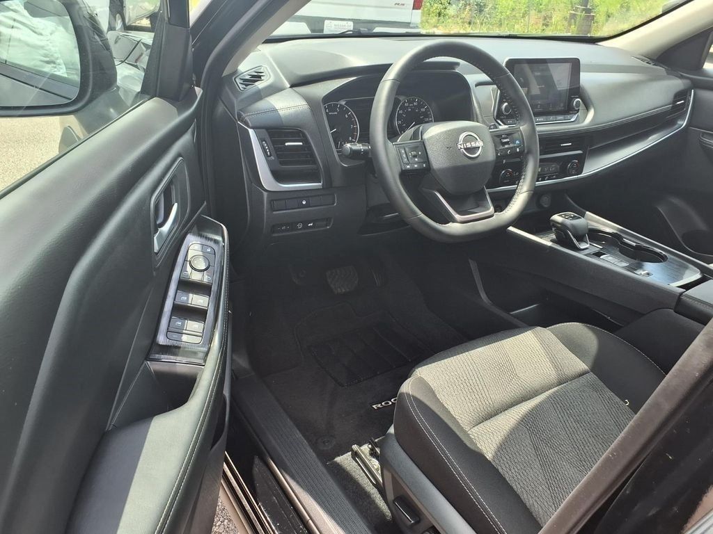 Used 2026 Nissan Rogue SV FWD image 6