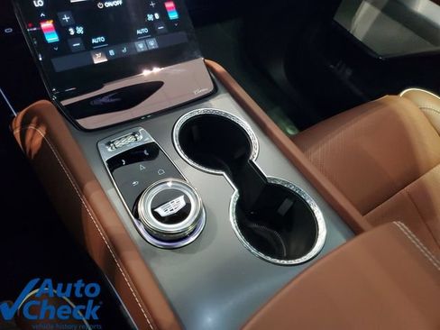 Used 2027 Cadillac Vistiq Platinum AWD/4WD image 16