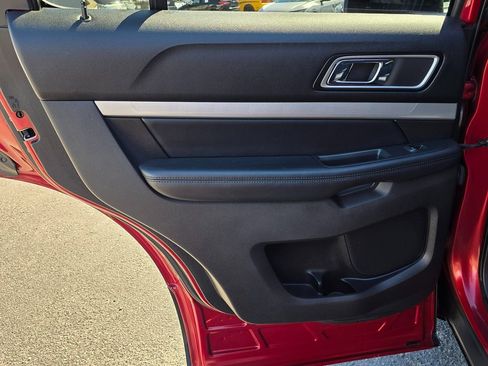 Used 2017 Ford Explorer XLT image 22