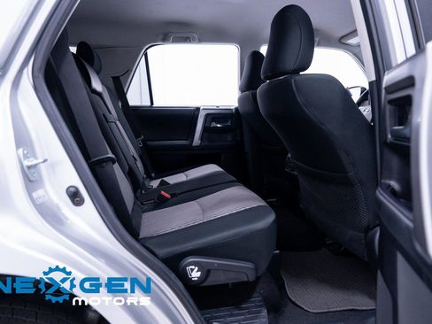 Used 2020 Toyota 4Runner SR5 AWD/4WD image 41