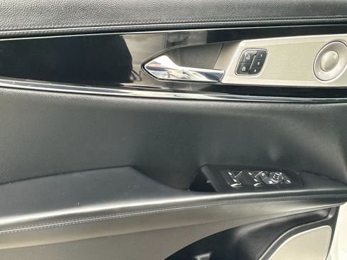 Used 2022 Lincoln Nautilus Reserve w/ Equipment Group 202A image 11