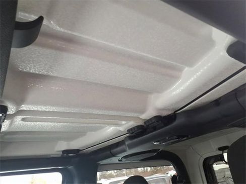 Used 2019 Jeep Wrangler Sport S image 14