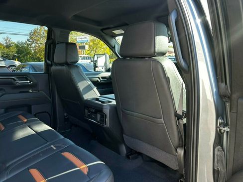 Used 2024 GMC Sierra 2500 AT4 image 19