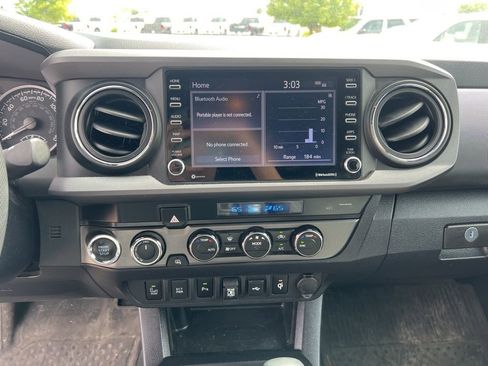 Used 2022 Toyota Tacoma TRD Off-Road w/ Technology Package AWD/4WD image 9