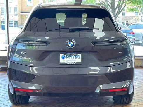 Used 2022 BMW iX xDrive50 w/ Sport Package AWD/4WD image 9