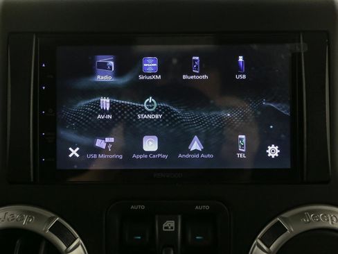 Used 2016 Jeep Wrangler Unlimited Sahara w/ Dual Top Group AWD/4WD image 25