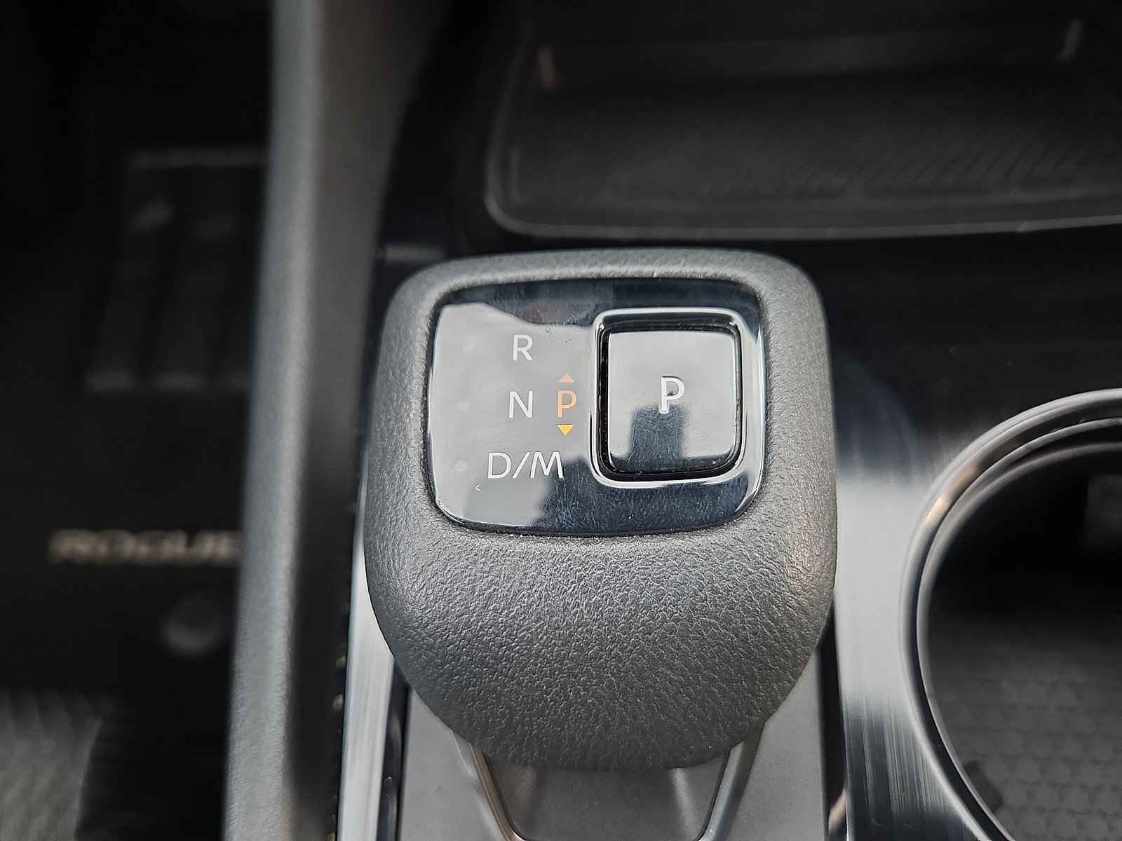Used 2024 Nissan Rogue SV FWD image 15