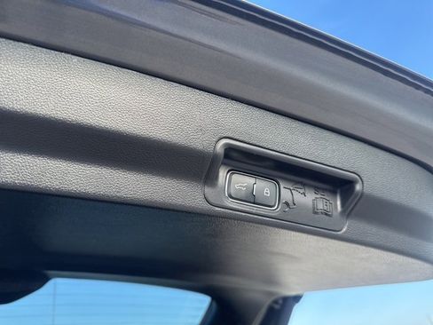 Used 2025 Ford Explorer ST-Line w/ ST-Line Street Pack image 24