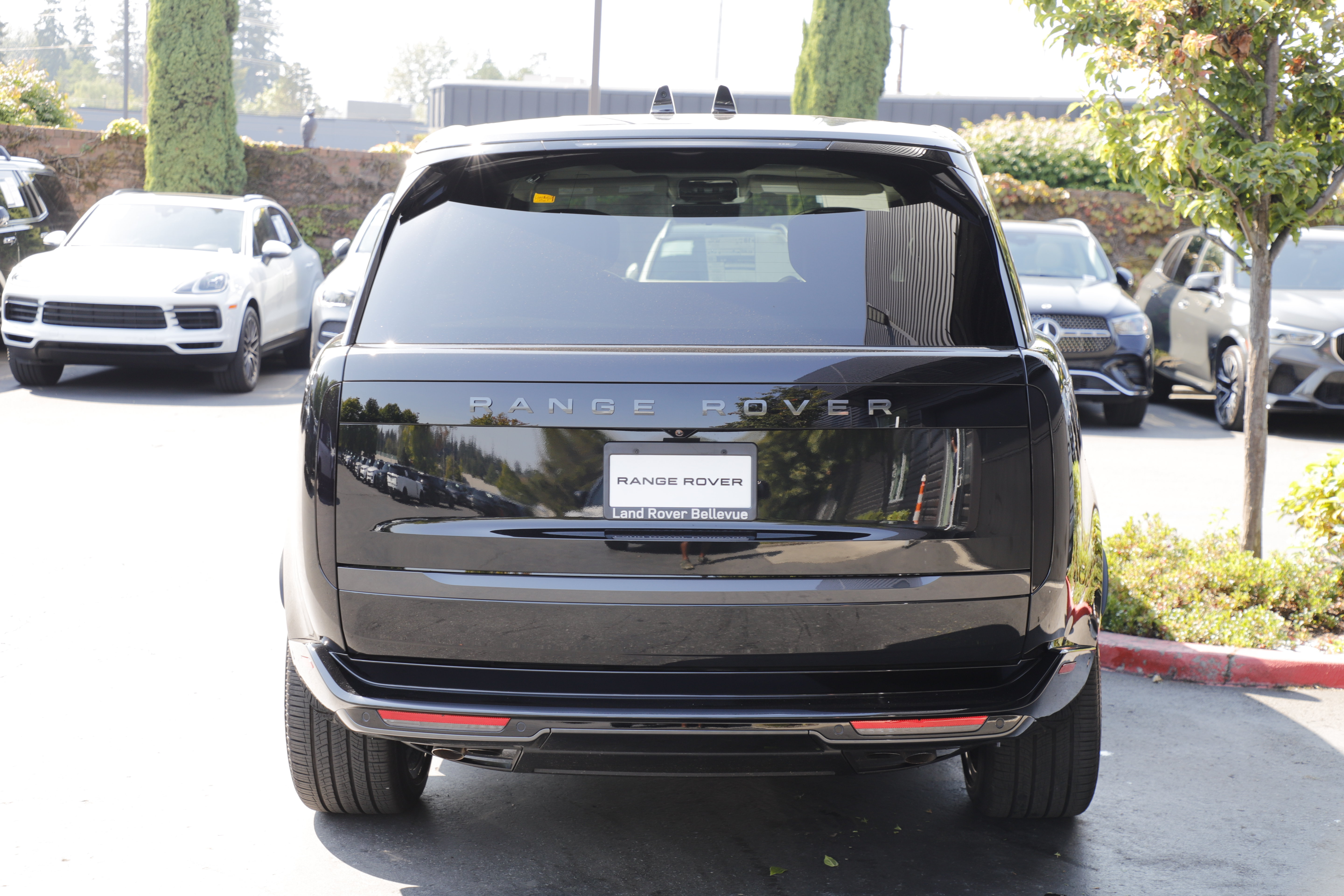 New 2026 Land Rover Range Rover Long Wheelbase Autobiography AWD/4WD image 9