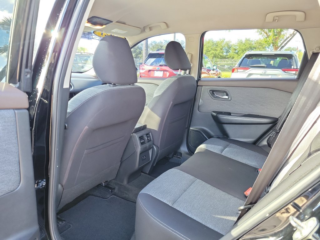 Used 2021 Nissan Rogue SV FWD image 14